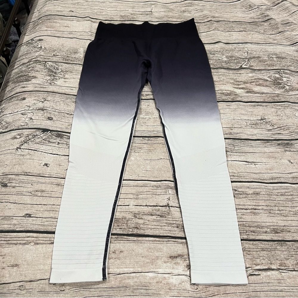 Zyia Active Ombré Black to White Leggings; High Rise Size Medium